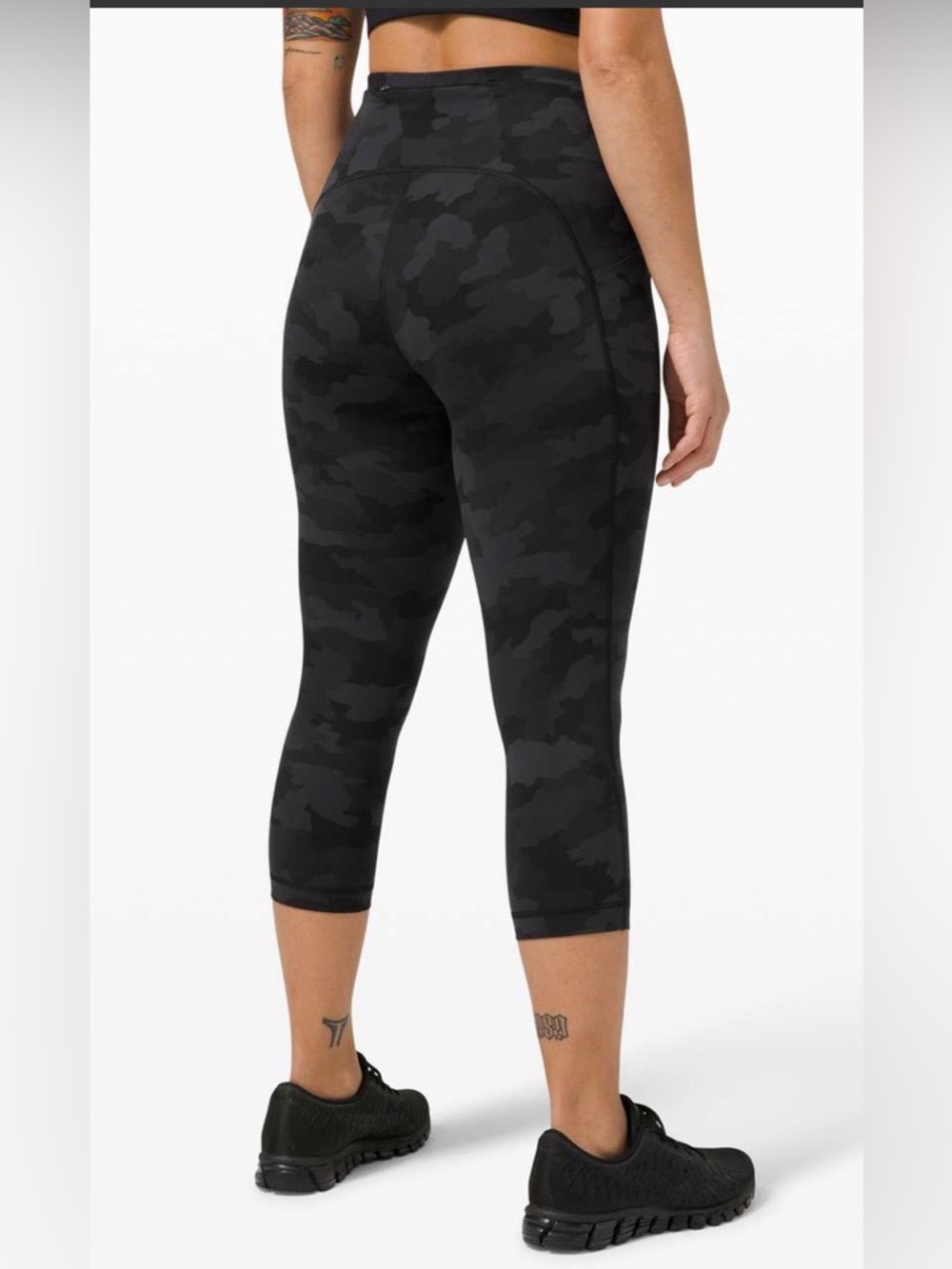 Lululemon Swift Speed High-Rise Crop 21"
Heritage Camo Deep Coal Multi Leggings